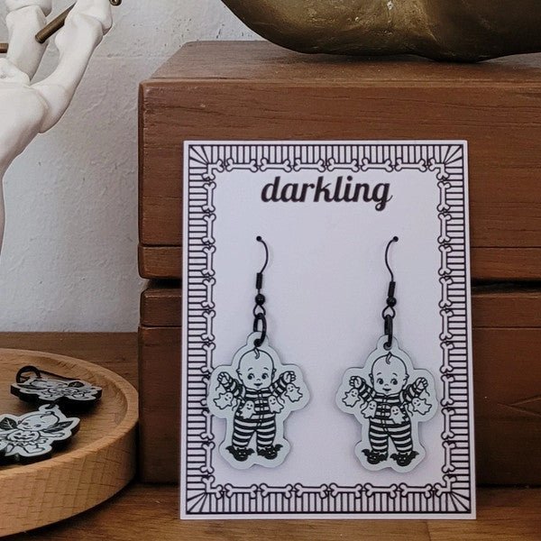 Halloween - Kewpie in Striped PJ's with Ghost Garland - darkling.be