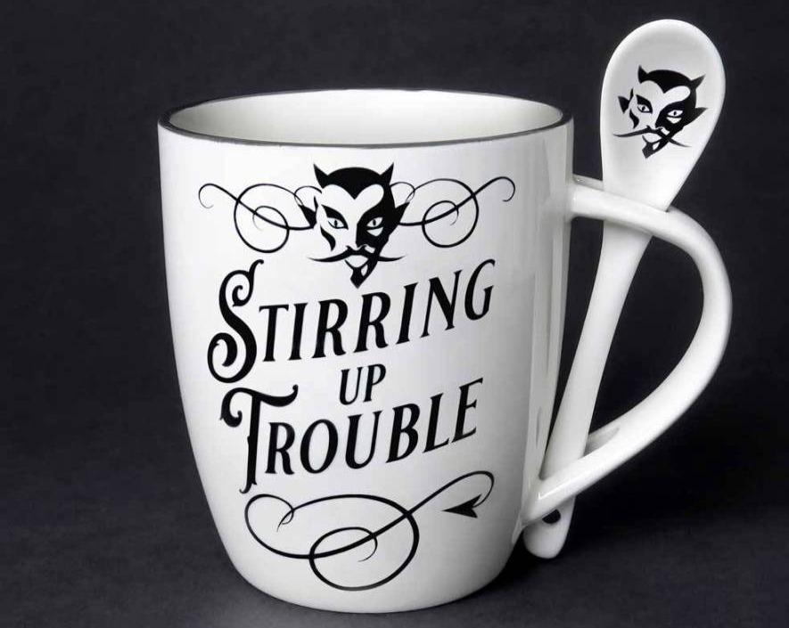 'Stirring up trouble' - mug and spoon set - darkling.be