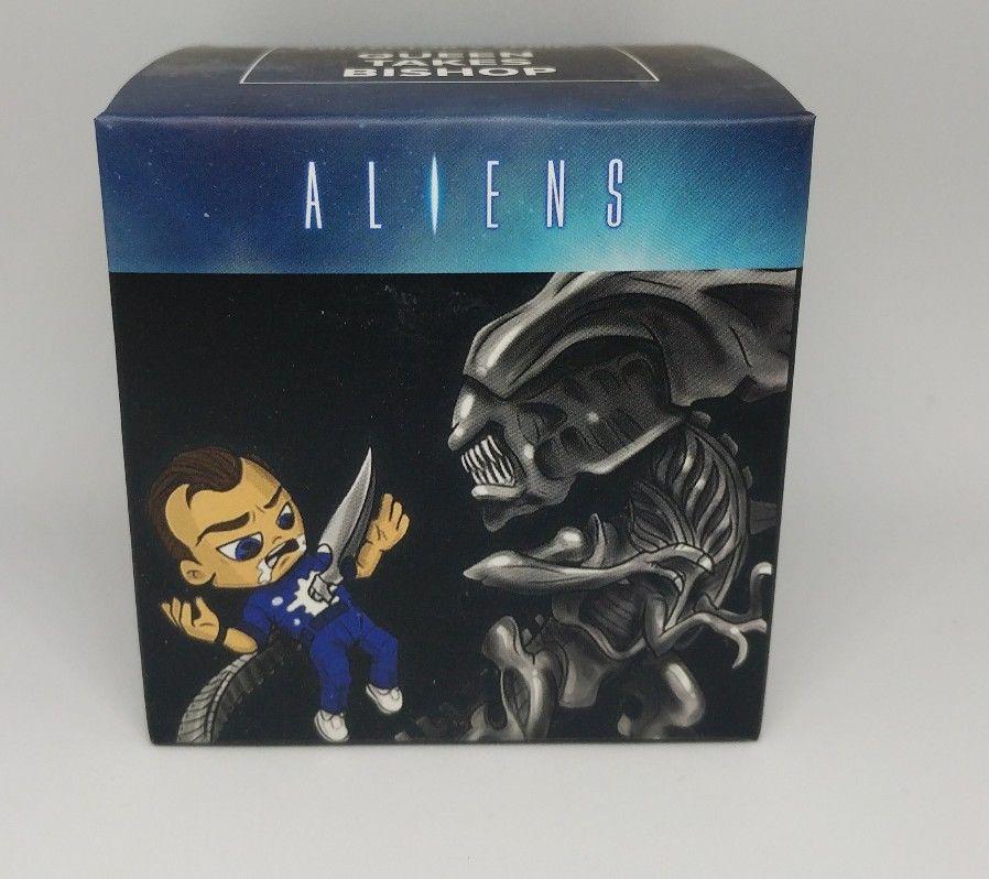 Aliens - Queen Takes Bishop Mini Figure (Loot Crate Exclusive) - darkling.be