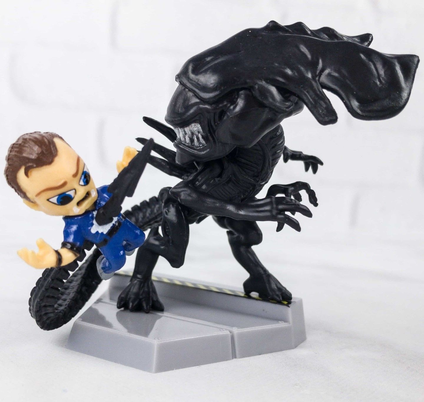 Aliens - Queen Takes Bishop Mini Figure (Loot Crate Exclusive) - darkling.be